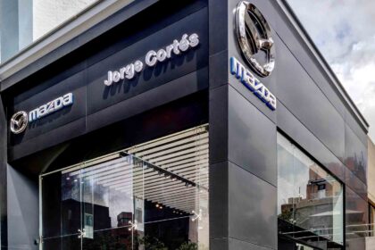 nueva vitrina mazda