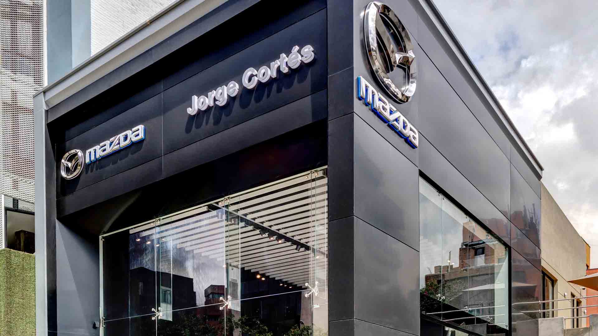 nueva vitrina mazda