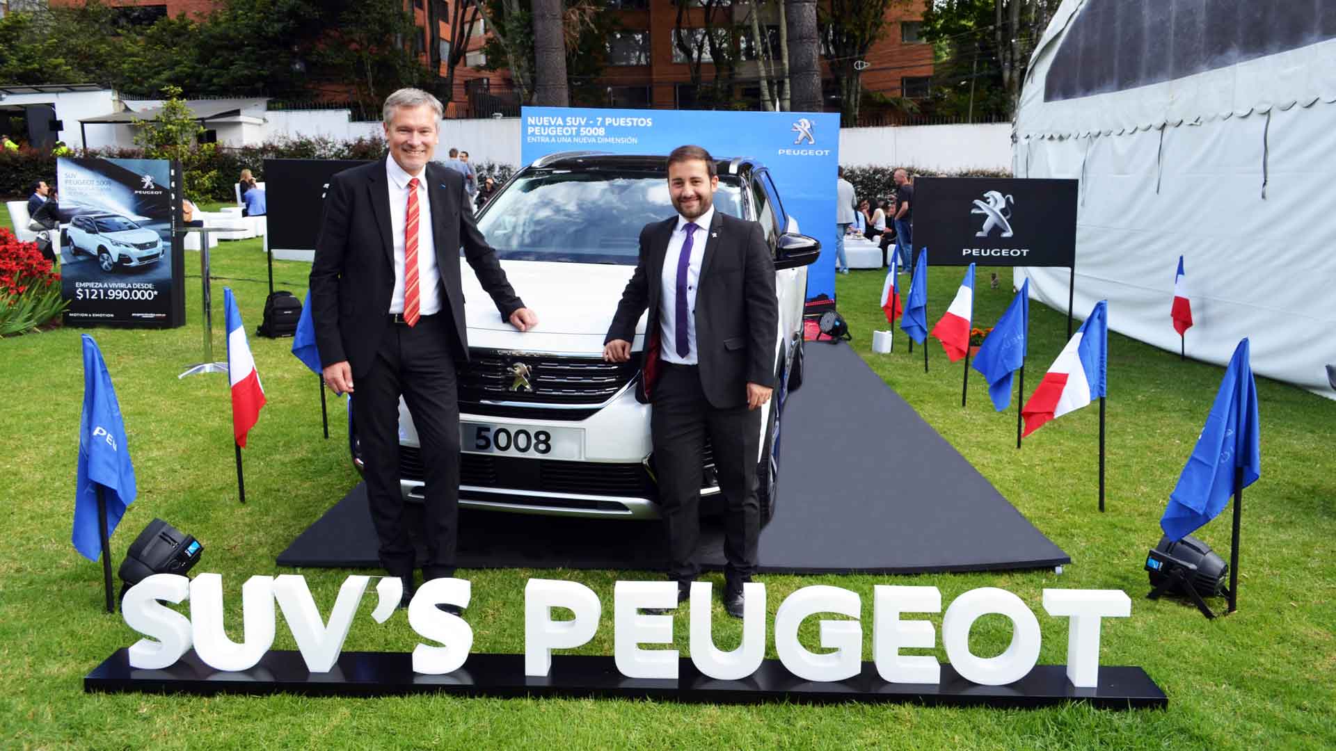 Peugeot 5008, el gran protagonista en la “FÊTE NATIONALE” de Francia 1 Gautier Mignot Embajador de Francia en Colombia y Rodrigo Pineda Gerente de Mercadeo Peugeot