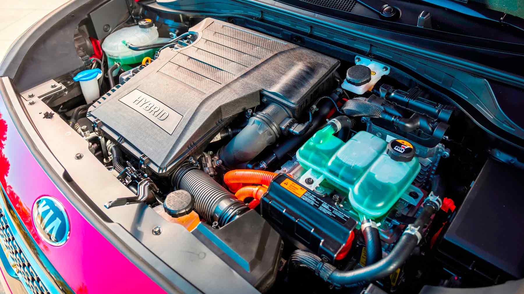 Sabía usted que, con un vehículo híbrido puede ahorrar un 46% en el consumo de combustible 1 Kia Niro Colombia