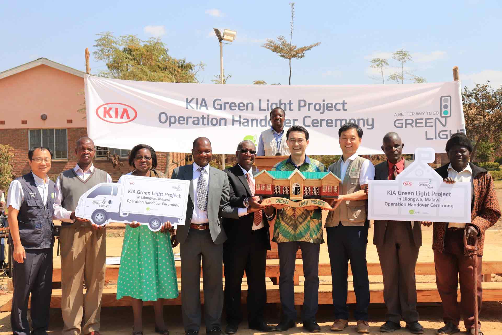 KIA entrega dos escuelas como parte del proyecto ‘Green Ligth' en Malawi y Mozambique 1 Green Ligth 2