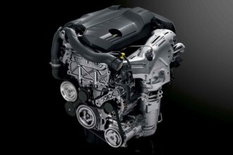 PEUGEOT ESSENCE 2018 001 FR