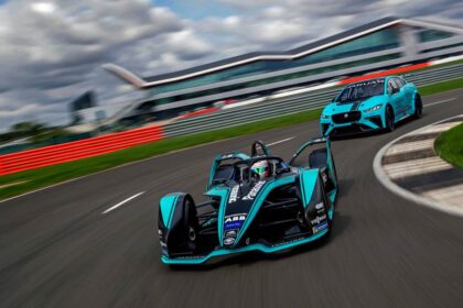 jaguaritype3ipaceetrophyontrack180918 resize 1024x682