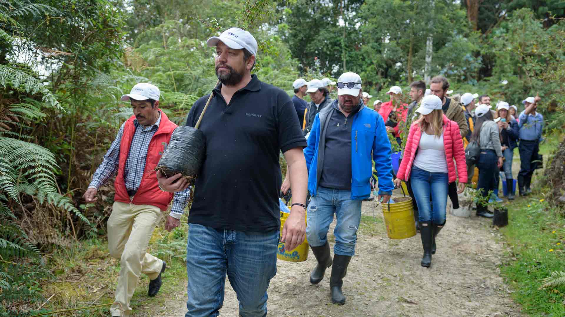 Con su aporte a la reforestación de la cuenca baja del río Bogotá RENAULT-Sofasa reafirma su compromiso con el Medio Ambiente 1 renault labor soial