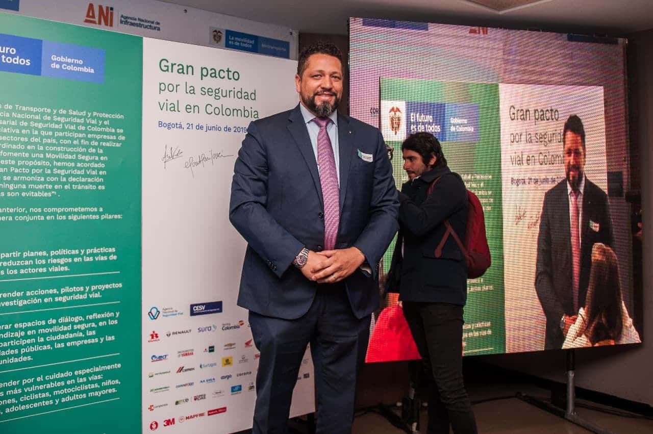 SE FIRMO EL GRAN PACTO POR LA SEGURIDAD VIAL EN COLOMBIA 1 FIRMA GRAN PACTO POR LA SEGURIDAD VIAL