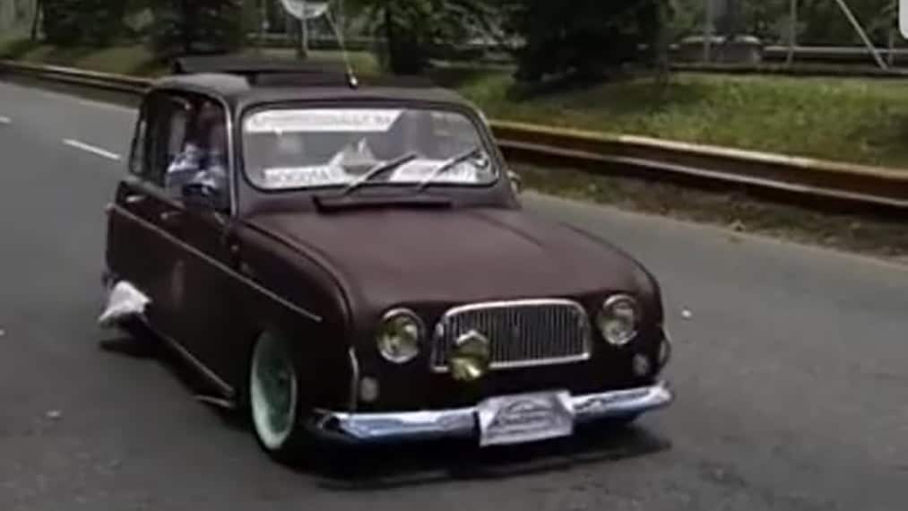 RENAULT-Sofasa, PROTAGONISTA DEL DESFILE DE AUTOS CLÁSICOS Y ANTIGUOS DE LA FERIA DE LAS FLORES 2019 1 RENAULT