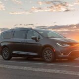 CHRYSLER PACIFICA HYBRID FUE RECONOCIDO COMO UNO DE LOS MEJORES VEHÍCULOS ELÉCTRICOS DE 2019 3 CHRYSLER PACIFICA HYBRID 3