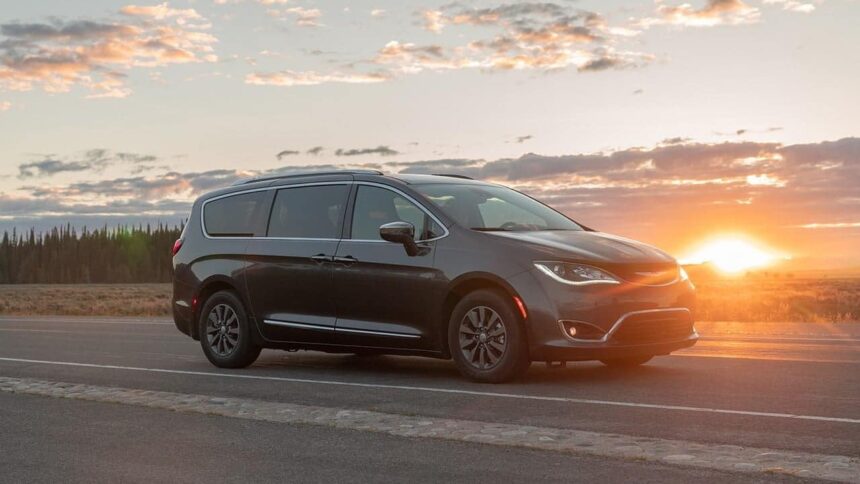 CHRYSLER PACIFICA HYBRID 3
