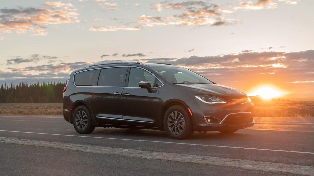 CHRYSLER PACIFICA HYBRID FUE RECONOCIDO COMO UNO DE LOS MEJORES VEHÍCULOS ELÉCTRICOS DE 2019 1 CHRYSLER PACIFICA HYBRID 3