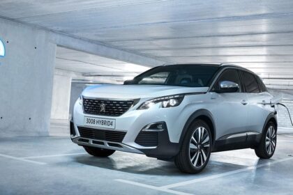 PEUGEOT 3008PHEV HY4 1809PB 002