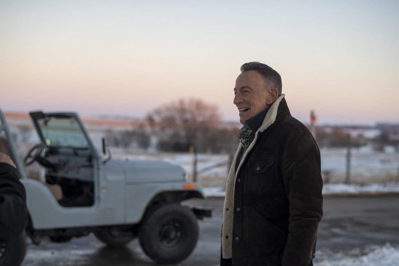 BRUCE SPRINGSTEEN PROTAGONIZA “THE MIDDLE”, LA NUEVA CAMPAÑA PUBLICITARIA DE LA MARCA JEEP PARA EL “BIG GAME” 1 1 1280x853 1