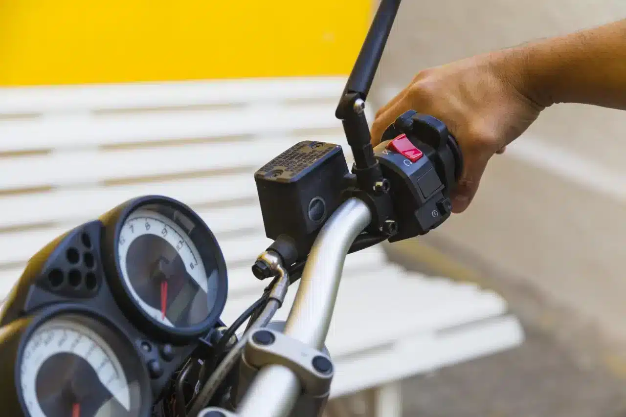 4 RECOMENDACIONES ESENCIALES A TENER CUENTA A LA HORA DE ASEGURAR TU MOTOCICLETA 1 seguro de motos