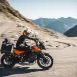 LA AVENTURA EN MOTOS SE REINVENTA CON LAS NUEVAS MOTOCICLETAS QUE TRAE KTM A COLOMBIA 2 MY21 KTM 890 ADVENTURE action2 1280x853.jpg