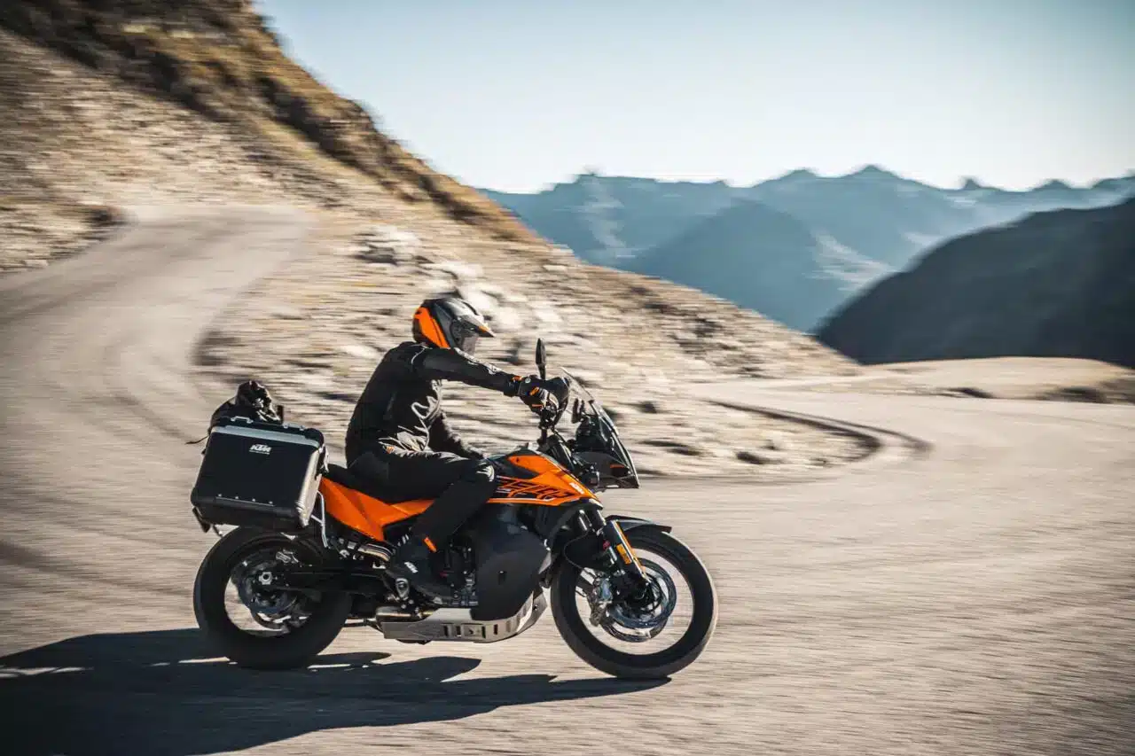 MY21 KTM 890 ADVENTURE action2