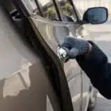 MEDIDAS PARA PREVENIR EL HURTO DE VEHÍCULOS 2 robo de autos 1024x656.png