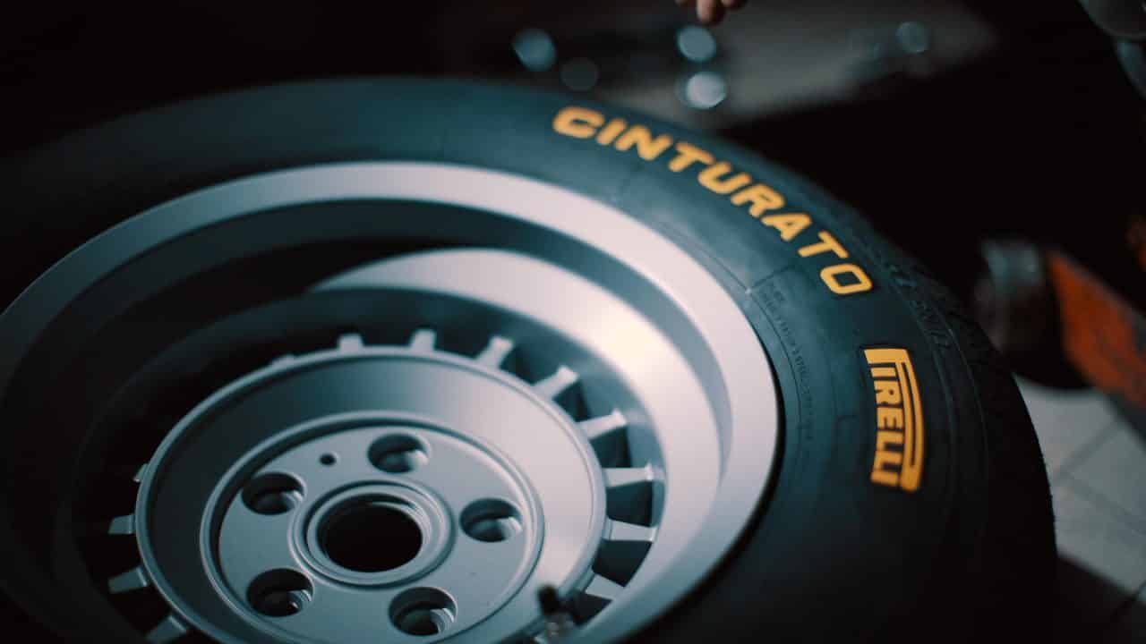 PIRELLI: DE LOS ARCHIVOS A LA PISTA, EL CINTURATO CN12 NACE DE NUEVO DESPUÉS DE 50 AÑOS 1 pirelli 1280x720 1