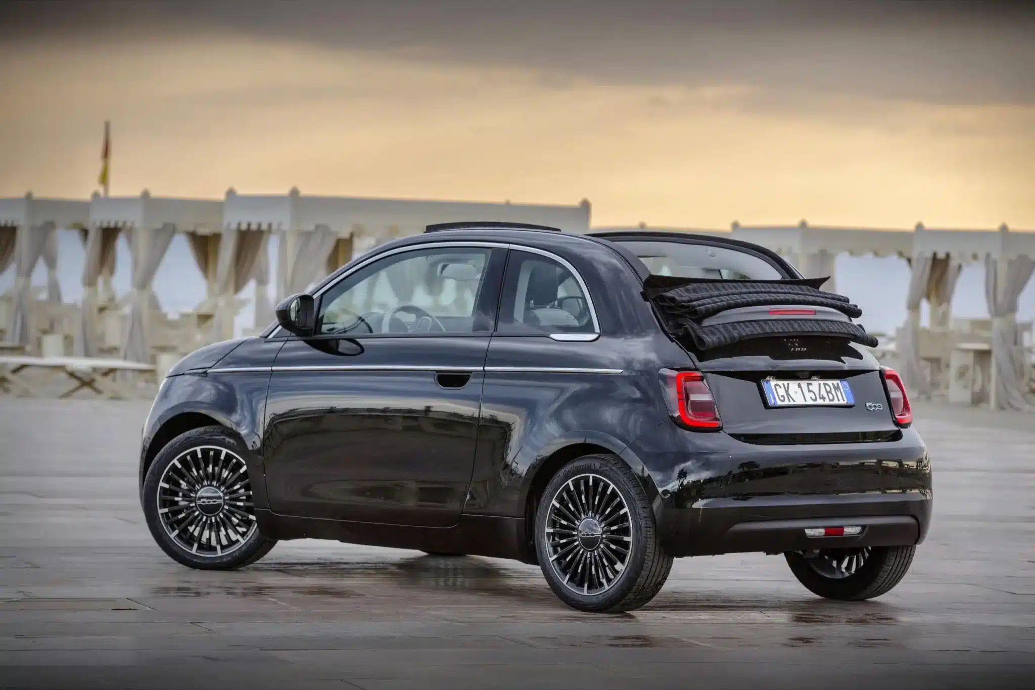 Décadas de veranos de ensueño con los descapotables FIAT 1 fiat