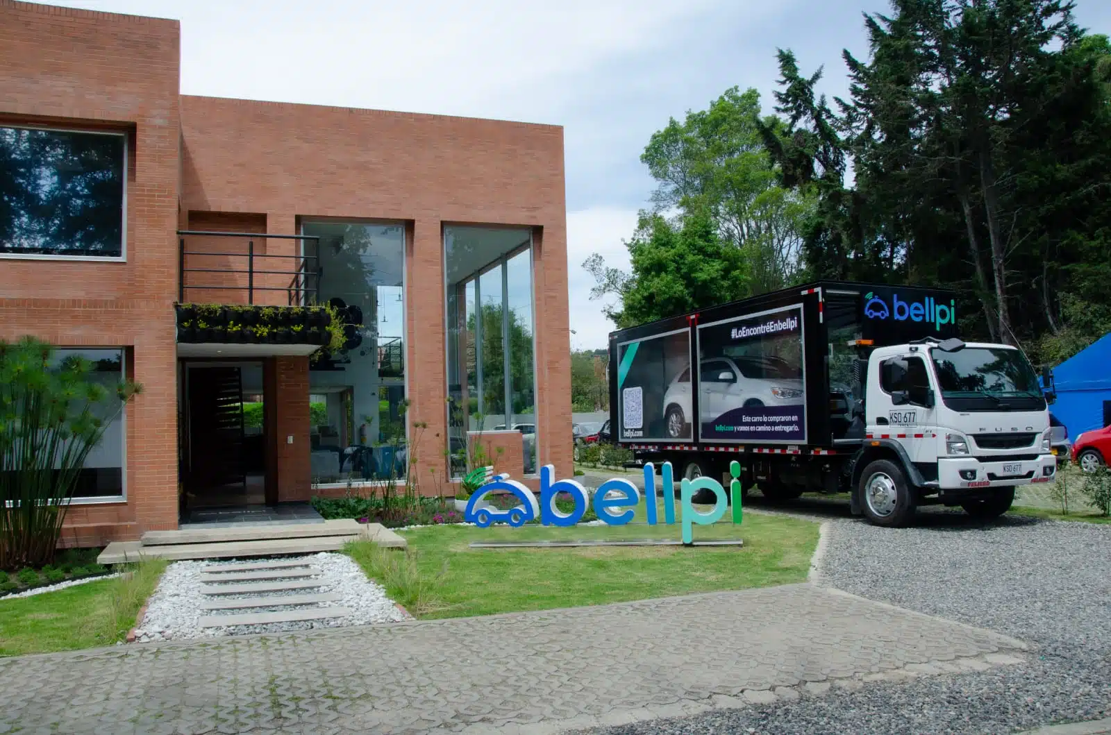 Startup Colombiana Bellpi inaugura el centro de experiencia más grande para compra y venta de carros usados en Bogotá. 1 bellpi