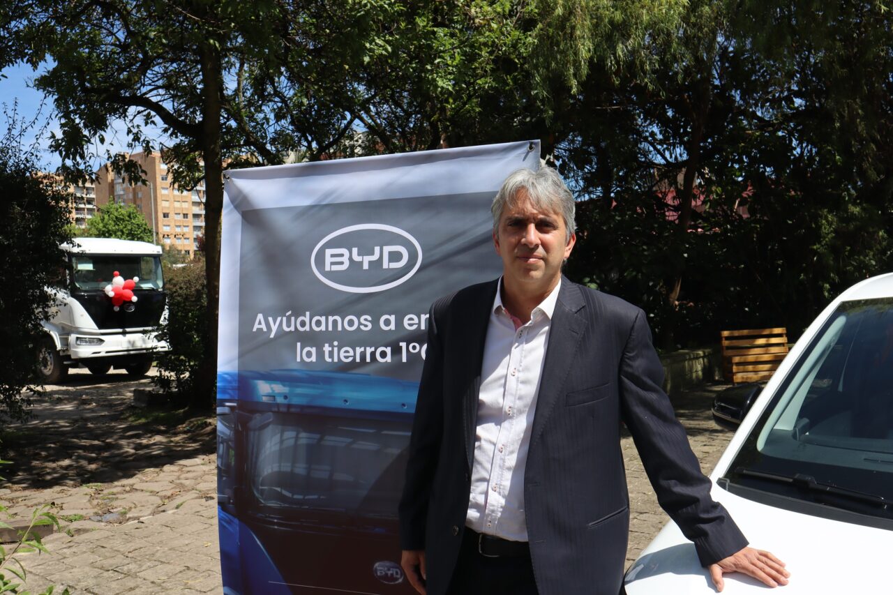 _0240 – Autos Rodando BYD