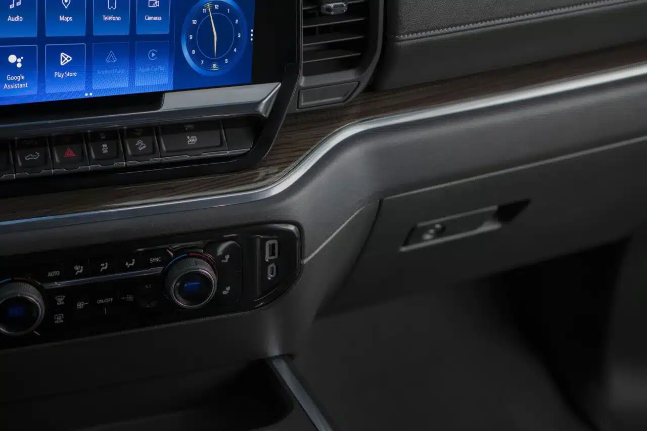 detalle madera Autos Rodando Chevrolet Silverado Z interior