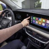 Europa Dice Si a Botones Físicos en Autos y Adiós a Pantallas ¡Vuelve al Futuro! 10 GM pantalla autolimpiante