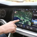 GM patenta pantalla táctil que se limpia sola 6 pantalla autolimpiante