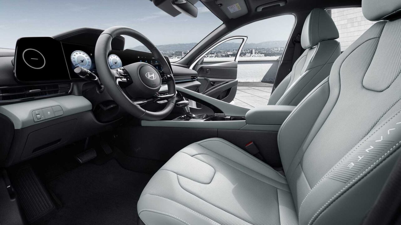 2024 hyundai elantra south korea 06 Autos Rodando Hyundai Elantra interior