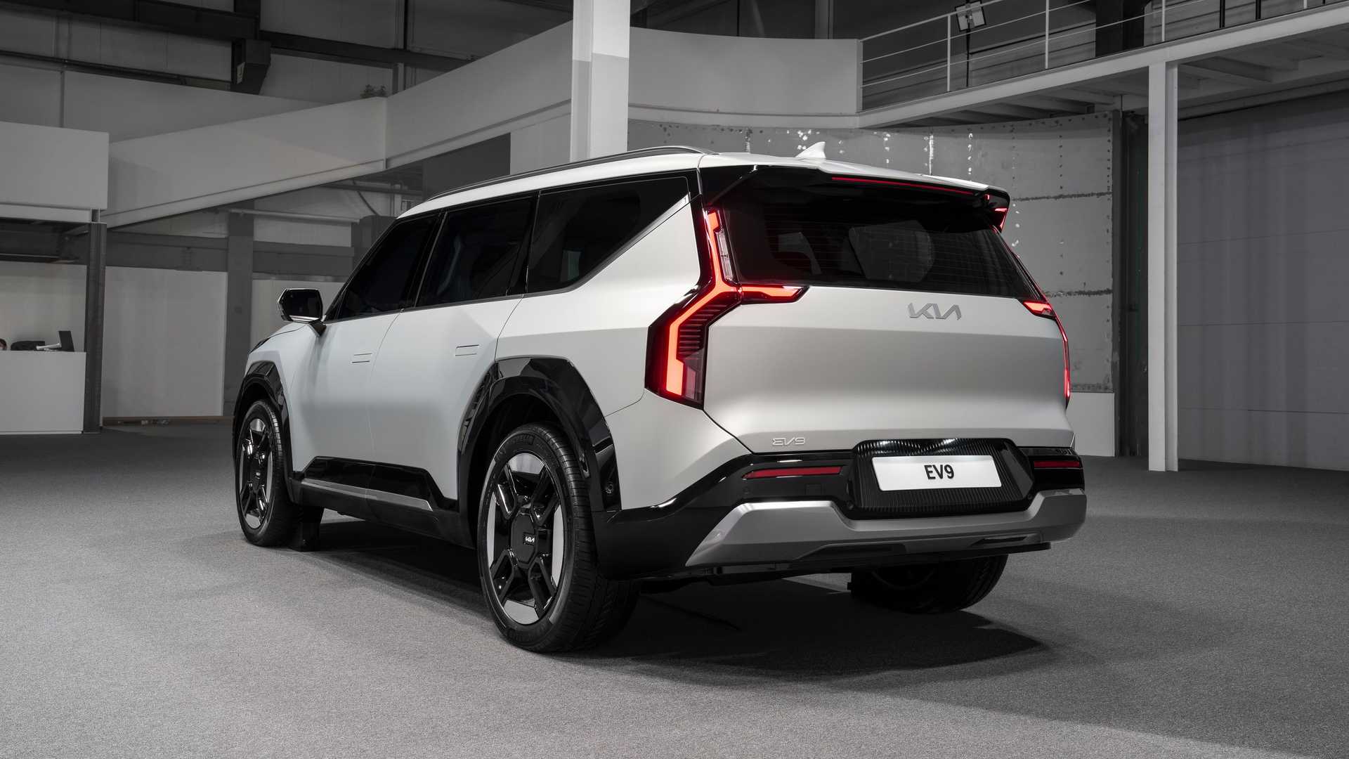 2024 kia ev9 3 – Autos Rodando Kia EV9 atras