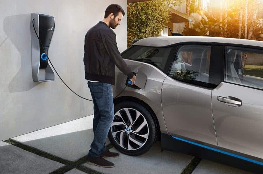 charge or charging Autos Rodando Wall box