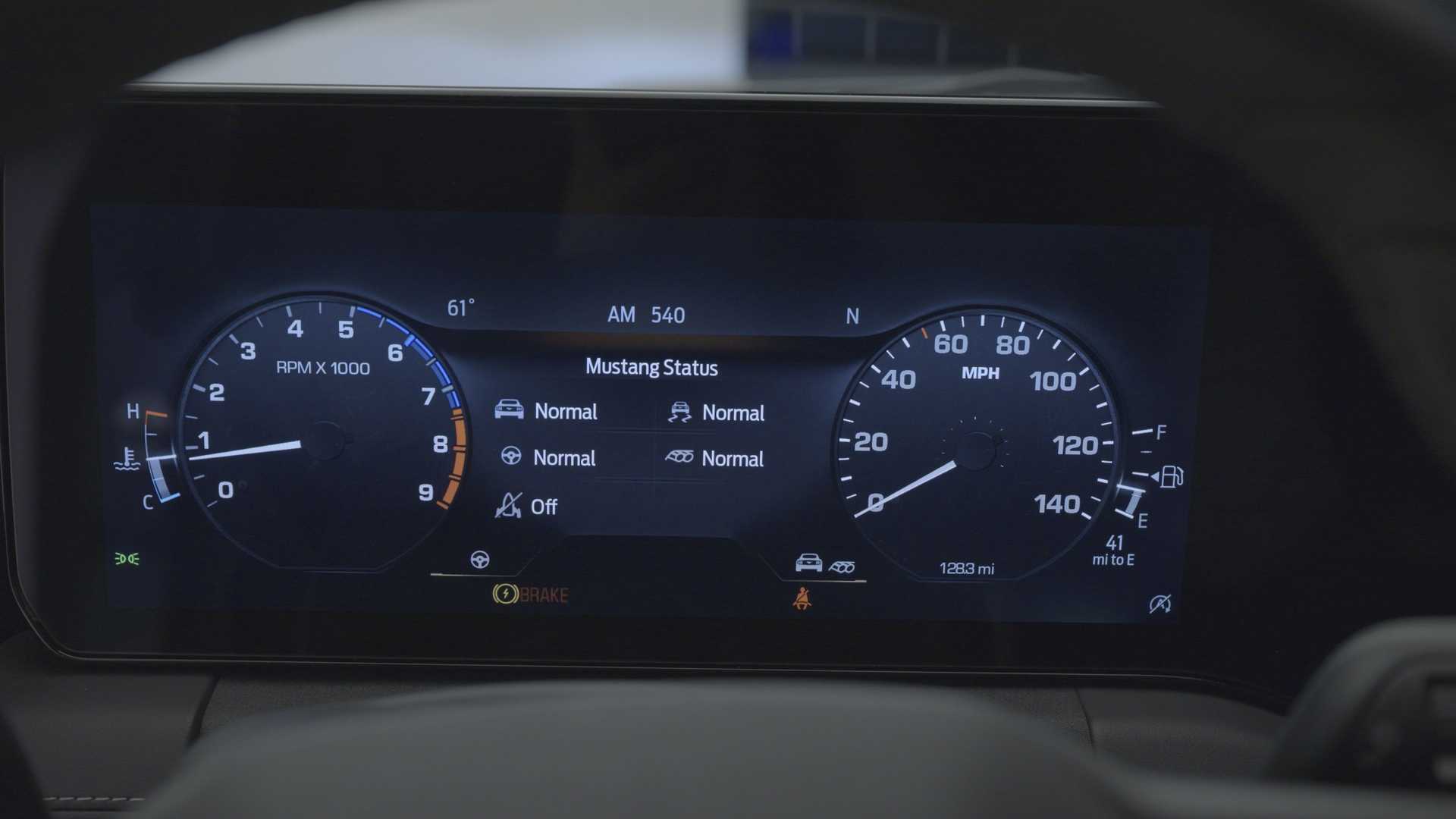 ford mustang 2024 02 Autos Rodando Ford Mustang cluster