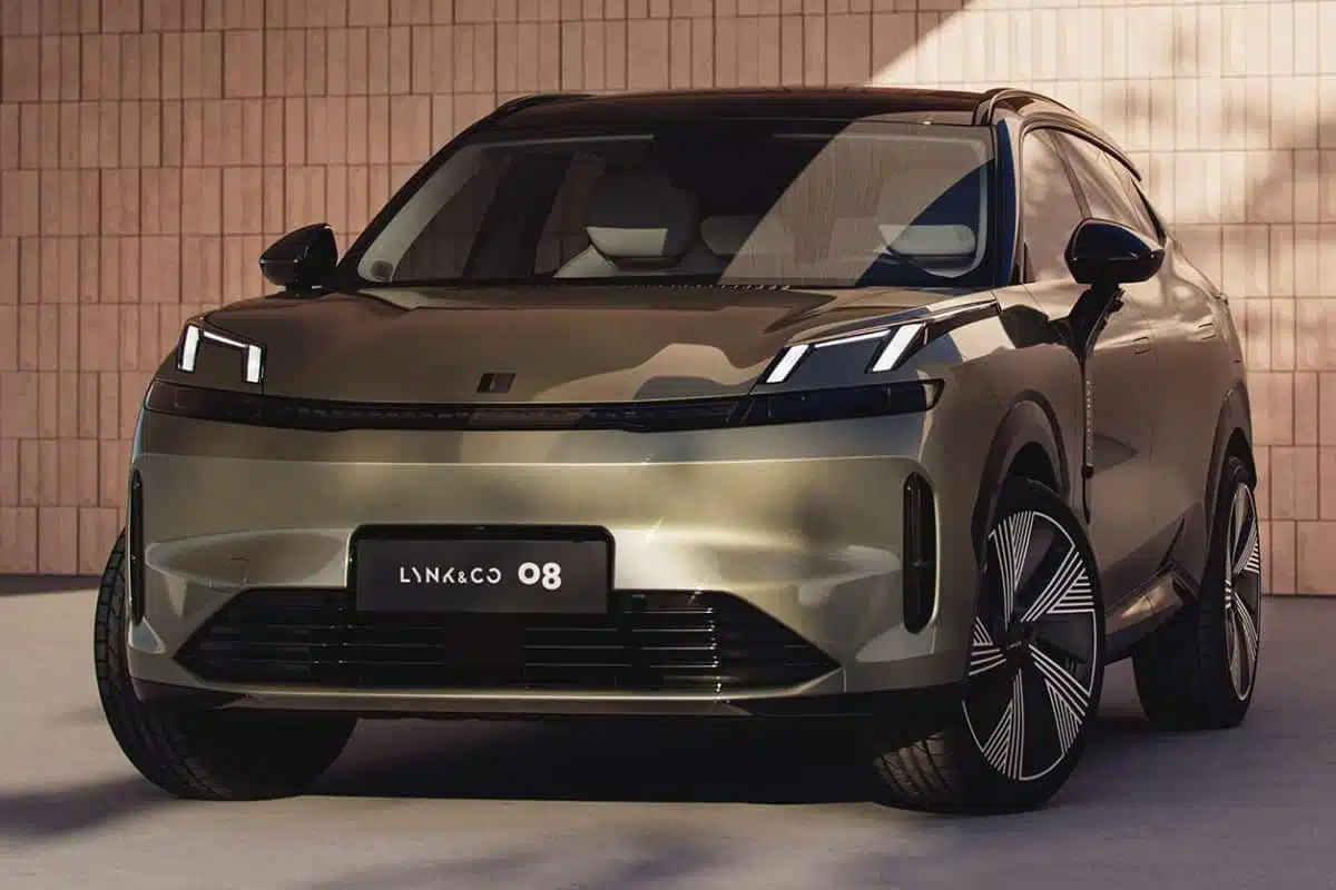 lynk co 08 05 Autos Rodando Lynk Co delante