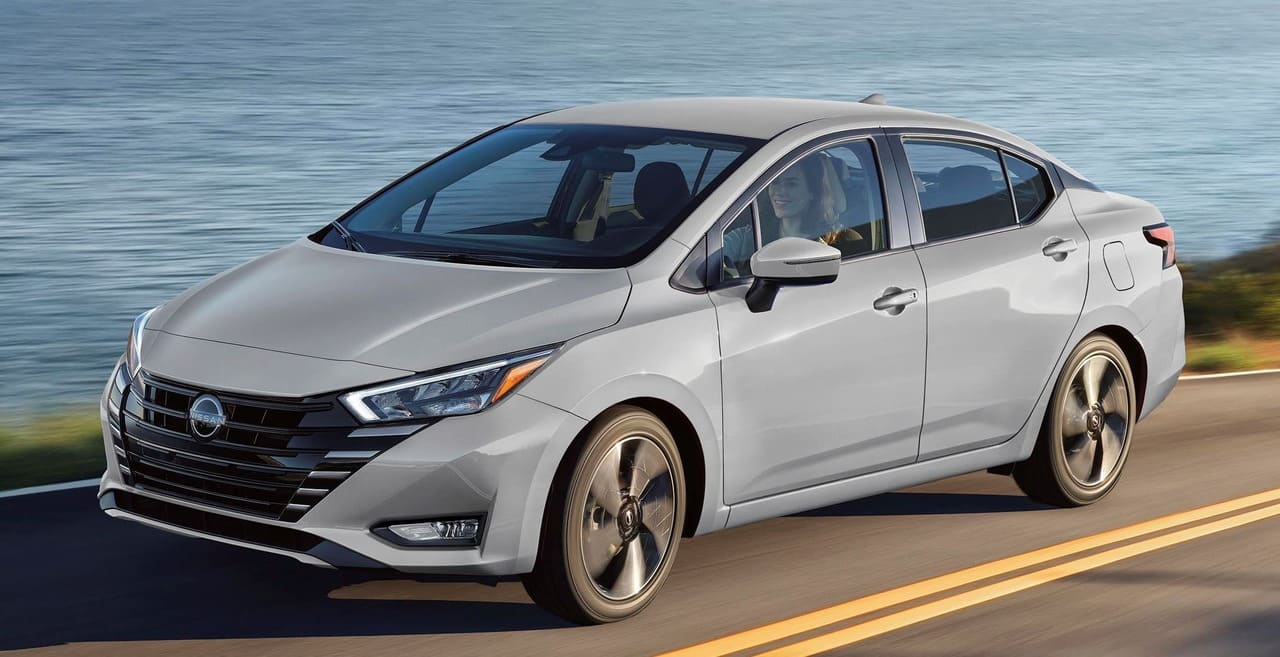 4 de los 5 autos más vendidos en México son Nissan: ¿Por qué arrasan? 2 Nissan Versa 2024