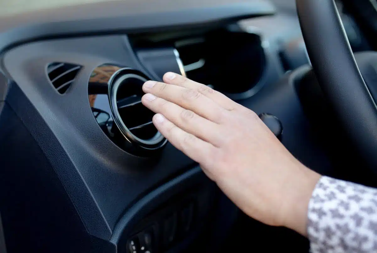 recarga del aire acondicionado del auto Autos Rodando aire acondicionado no enfría