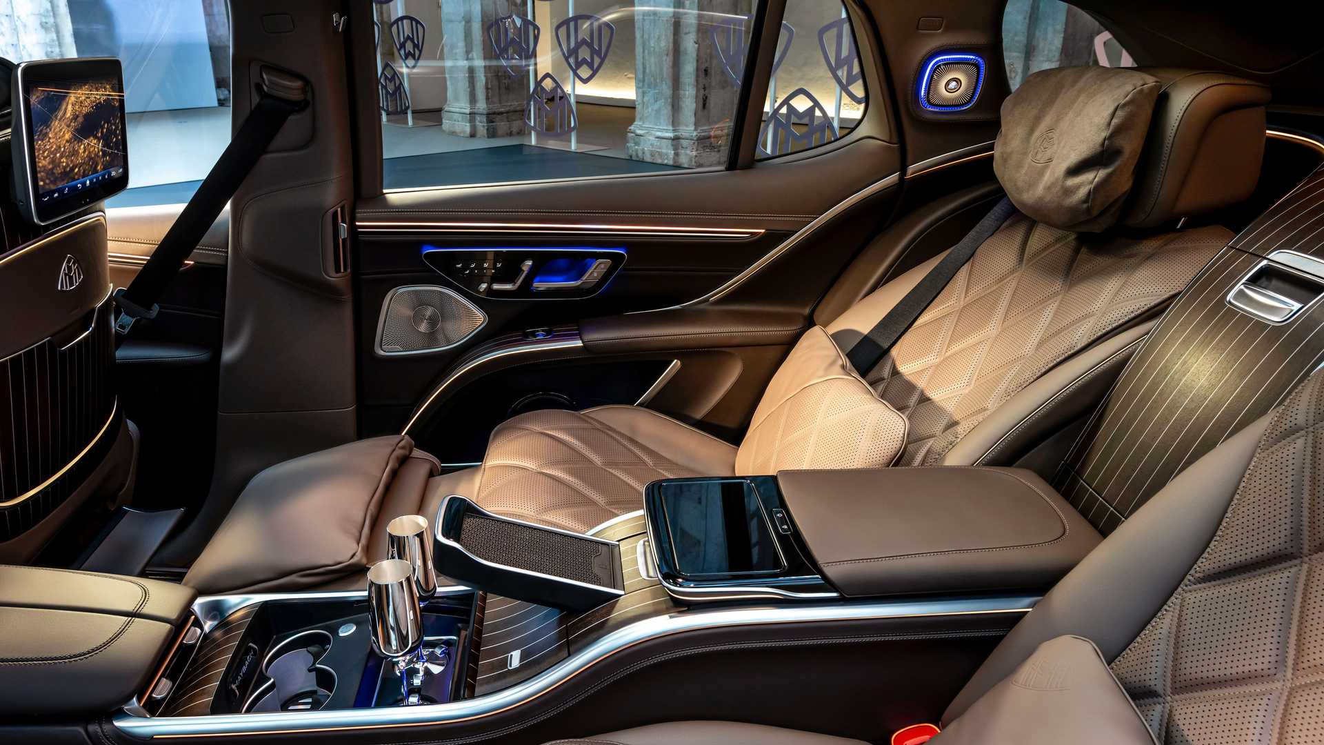 2024 mercedes maybach eqs680 suv 05 Autos Rodando Mercedes Maybach EQS SUV confort