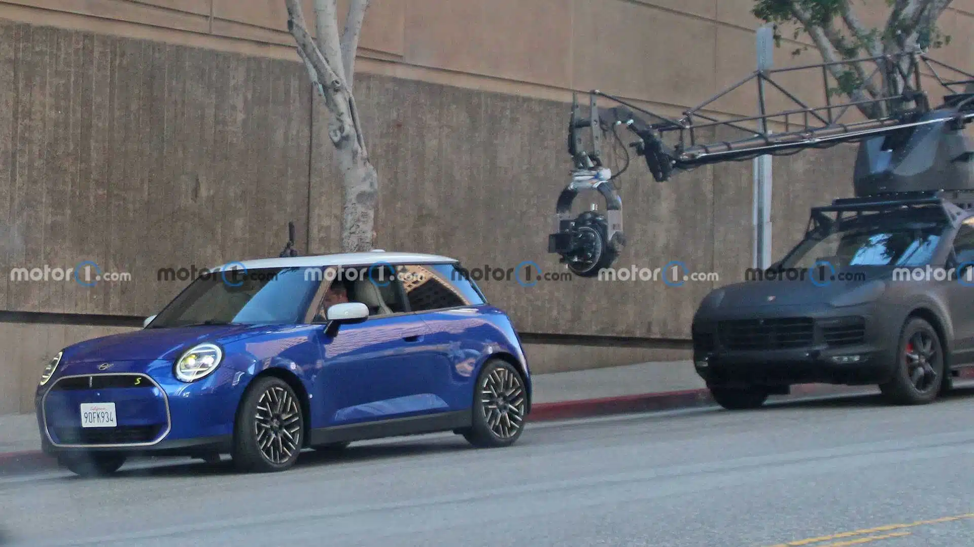 mini cooper se ev 2024 05 Autos Rodando Mini Cooper EV camara