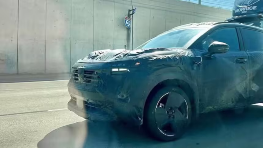 Nissan Kicks camuflado frente