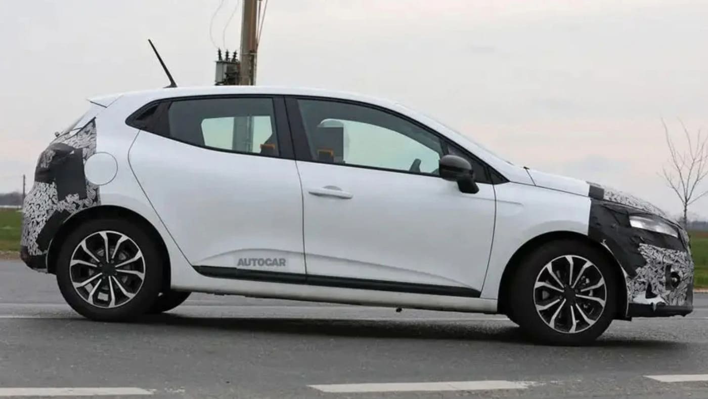 Descubre el Facelift del Renault Clio 2024: Nuevas imágenes 1 Renault Clio 2024 lateral