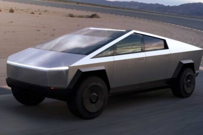Tesla CyberTruck lateral