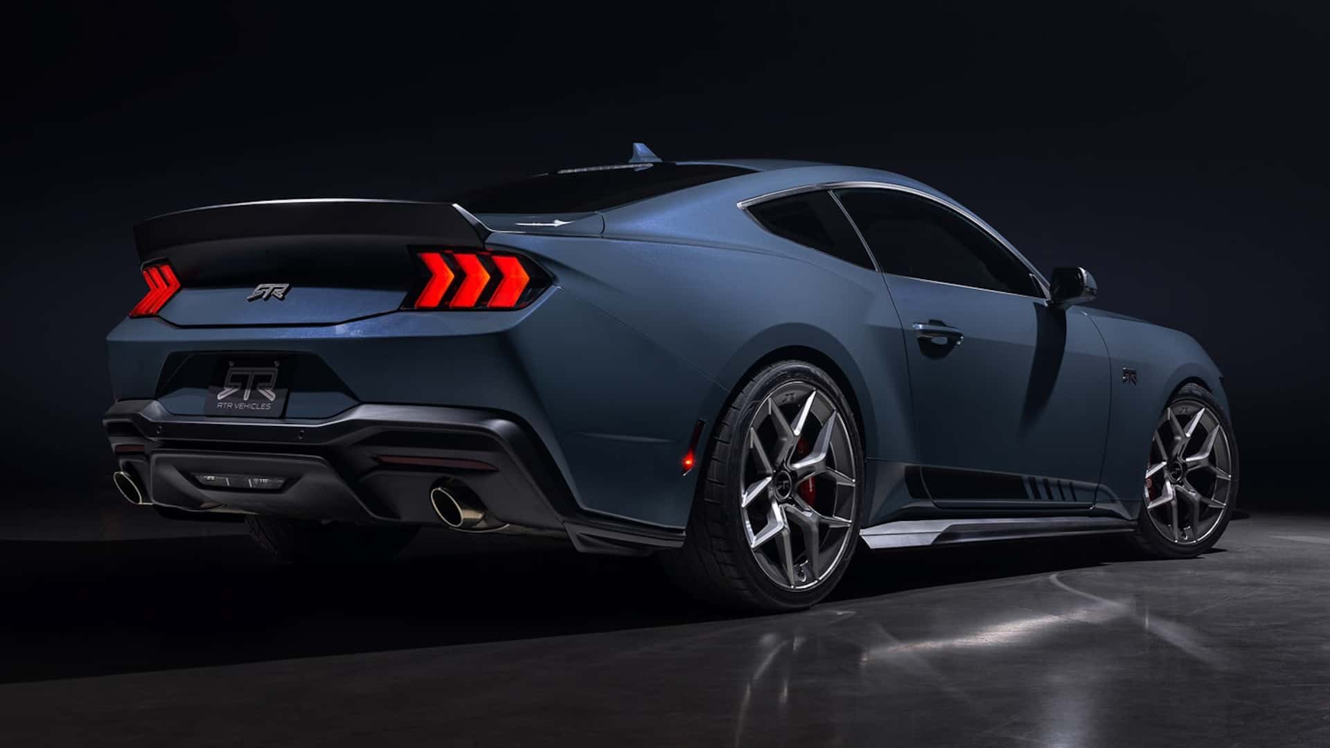 2024 ford mustang rtr spec 2_01 Autos Rodando Ford Mustang RTR Spec diagonal trasero