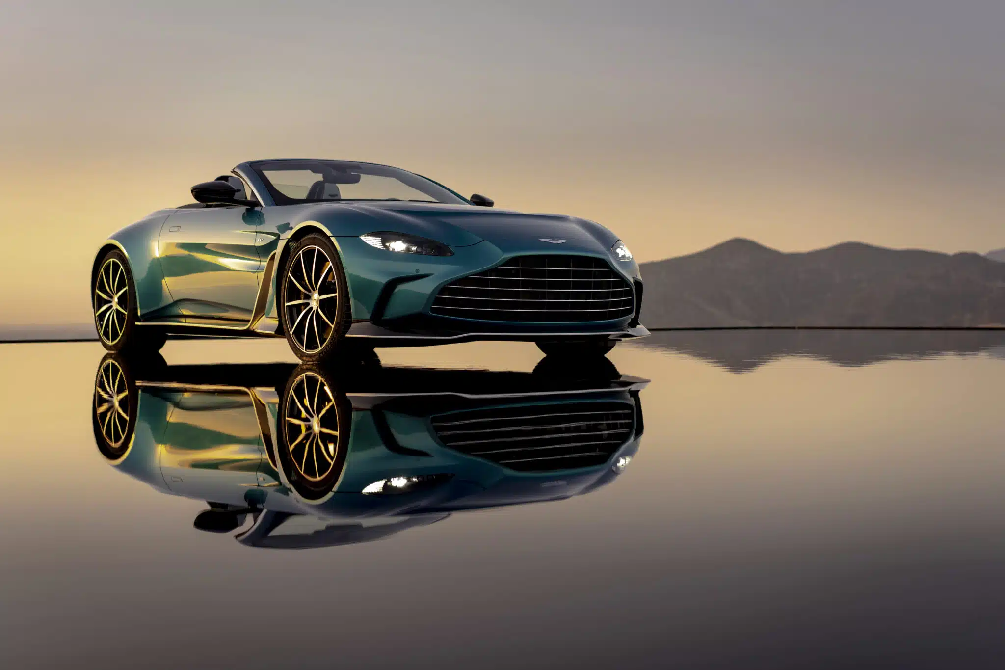 aston martin geely Autos Rodando Aston Martin