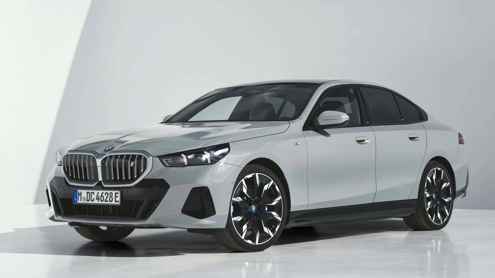 bmw i5 2024_07 Autos Rodando bmw i