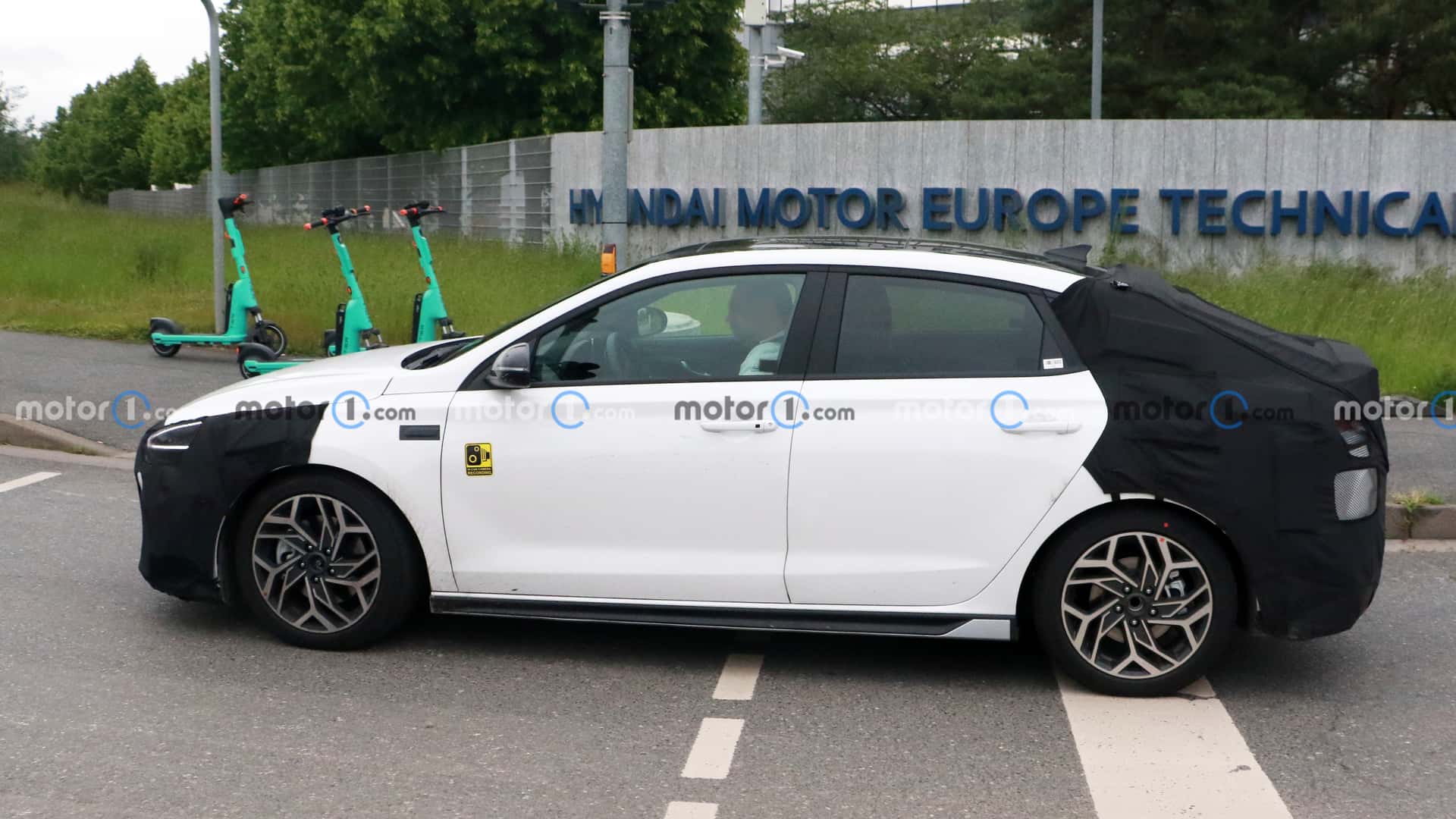 Hyundai i30 2024 Fotos espias lateral