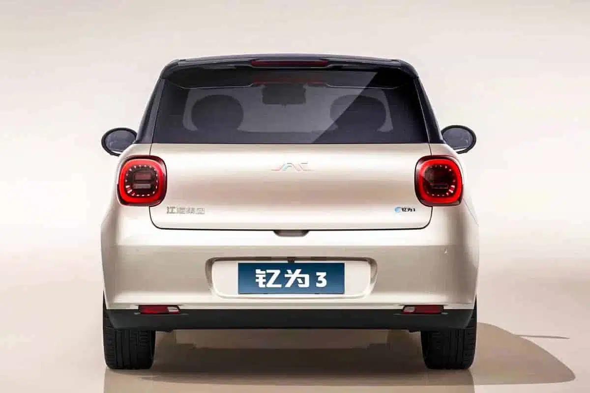 jac yiwei 3 2 Autos Rodando JAC Yiwei atras