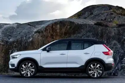 Volvo XC40 lateral