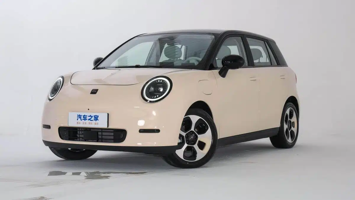 yiwei 3 Autos Rodando JAC Yiwei el Mini Cooper Chino