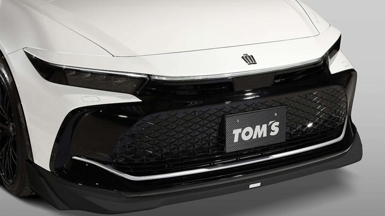 2023 toyota crown by tom s Autos Rodando Toyota Crown Tom´s fascia