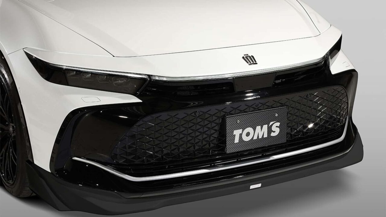 Toyota Crown 2023 Tom´s fascia