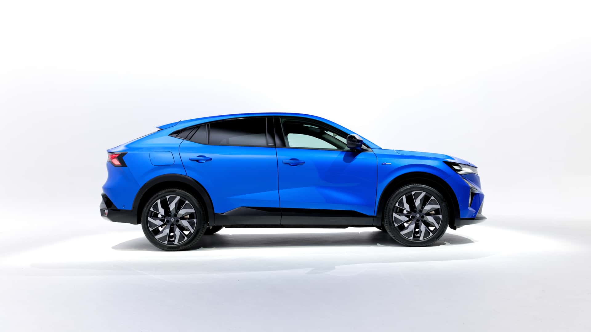 Renault Anuncia un Nuevo SUV Regional: Lo Que Sabemos 1 Renault Rafale 2024 lateral