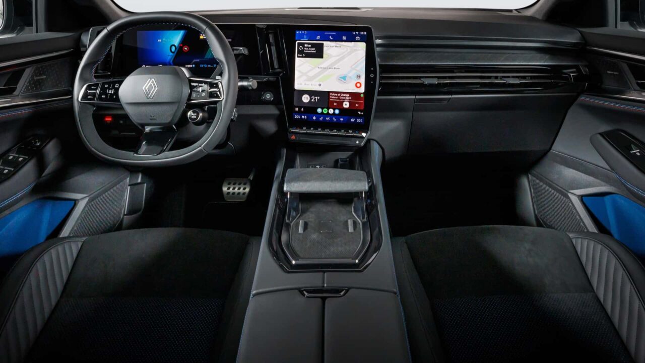 2024 renault rafale interior Autos Rodando Renault Rafale tablero de frente