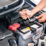 ¡Al auxiliar un auto! No deberías conectar el cable negro a la batería 6 auxiliar un auto cables para pasar corriente